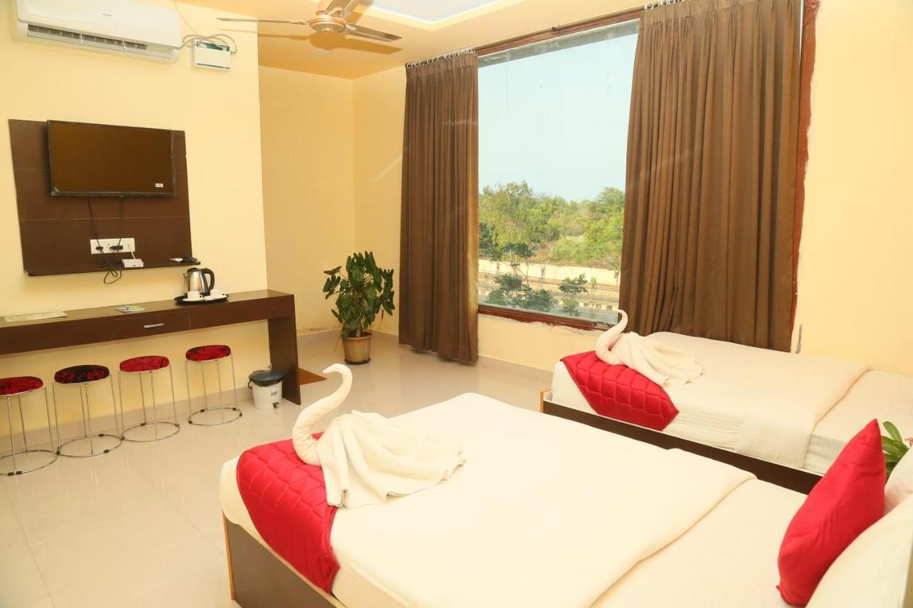 Joliday Inn Mahabalipuram Exterior photo